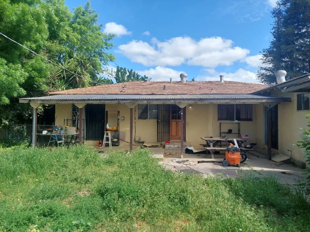 Ugly house exterior photo 1