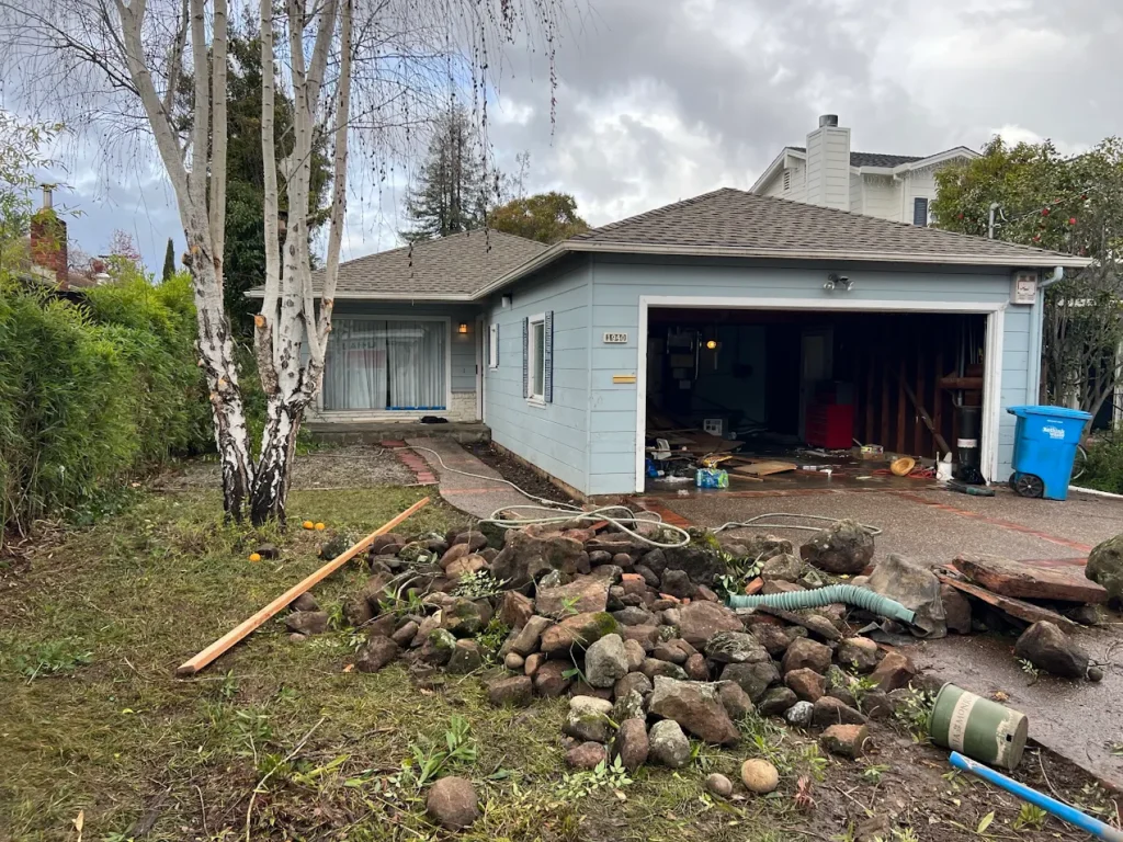 Ugly house exterior photo 4